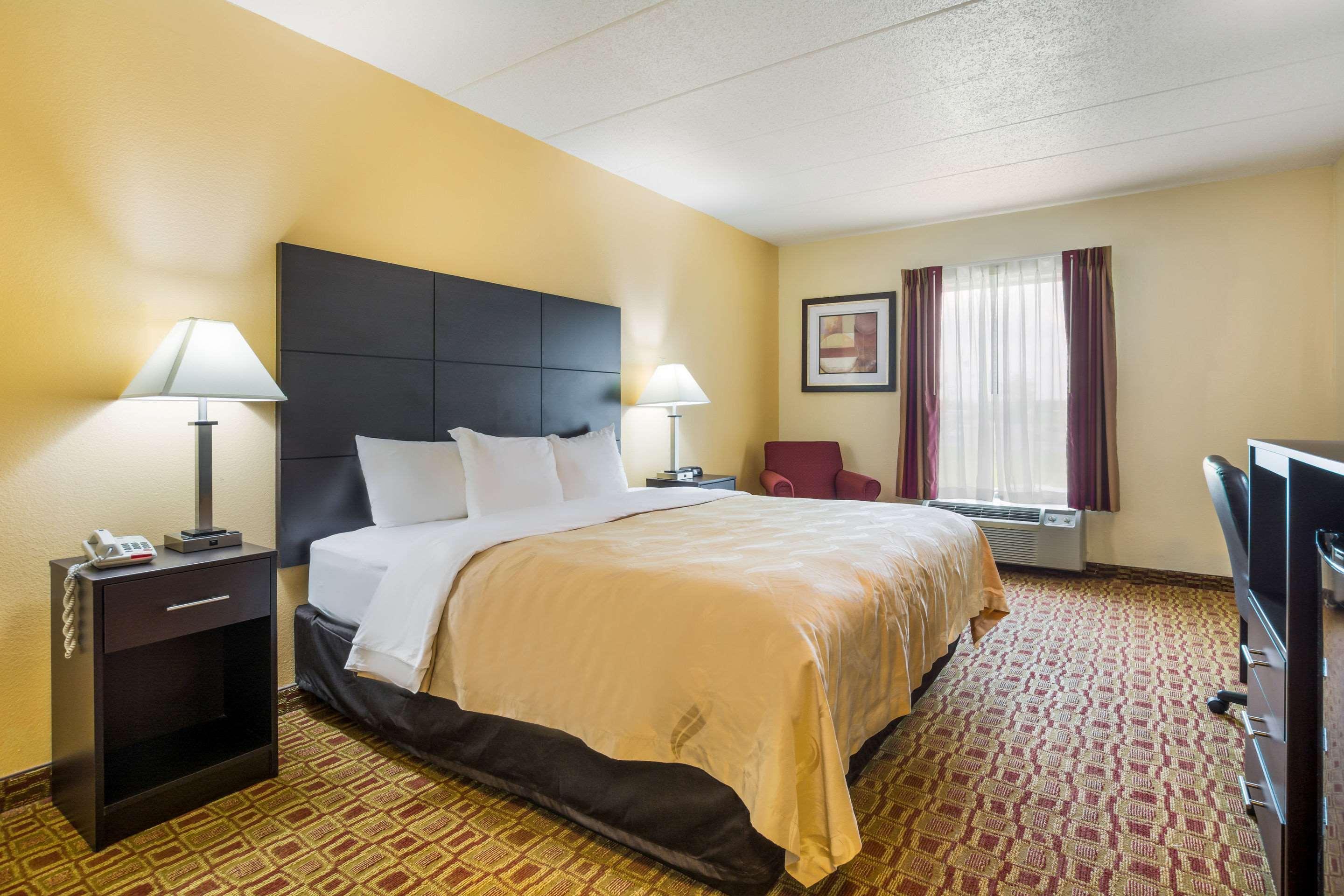 Quality Inn & Suites Sellersburg Exteriér fotografie