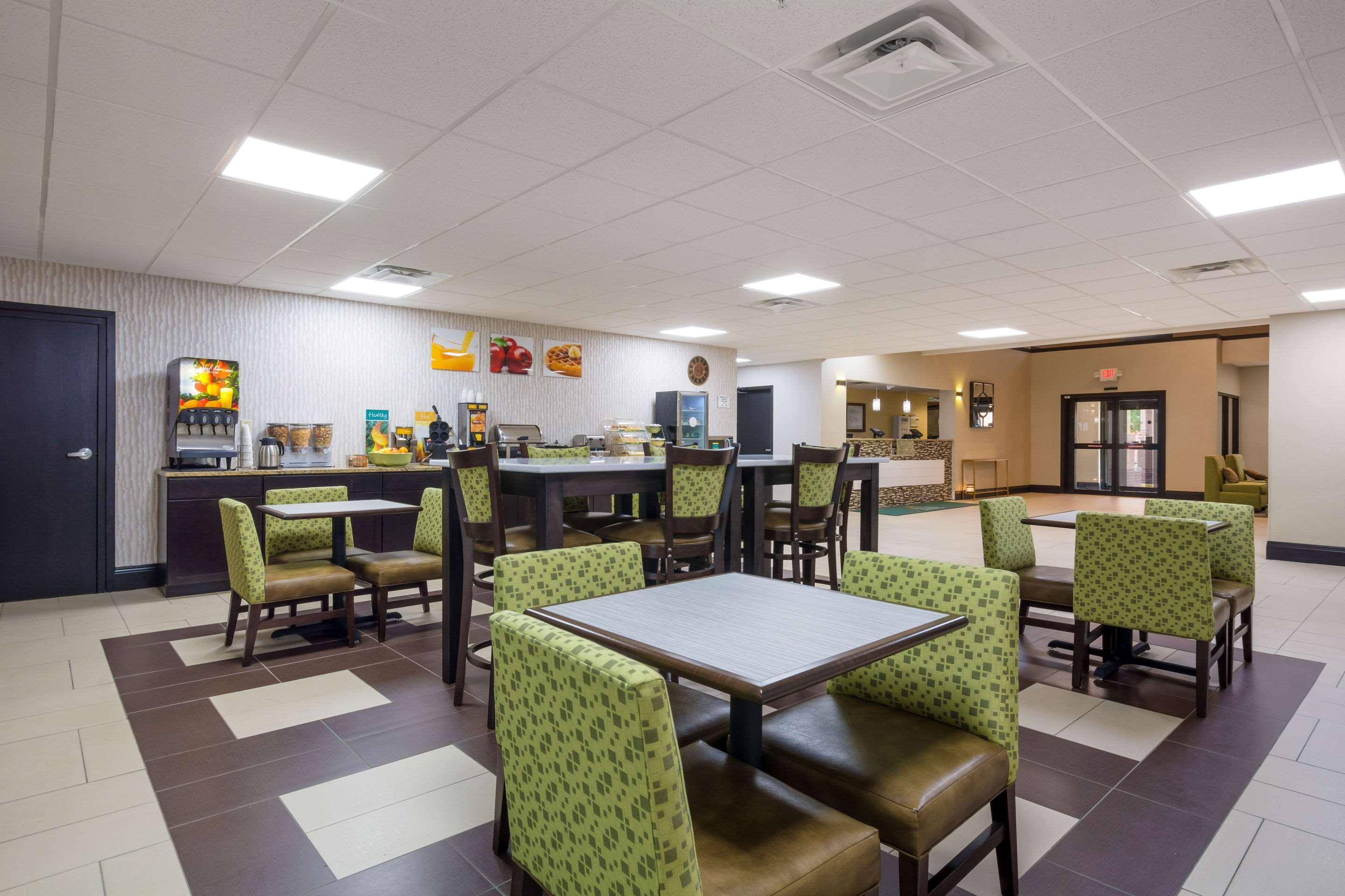 Quality Inn & Suites Sellersburg Exteriér fotografie