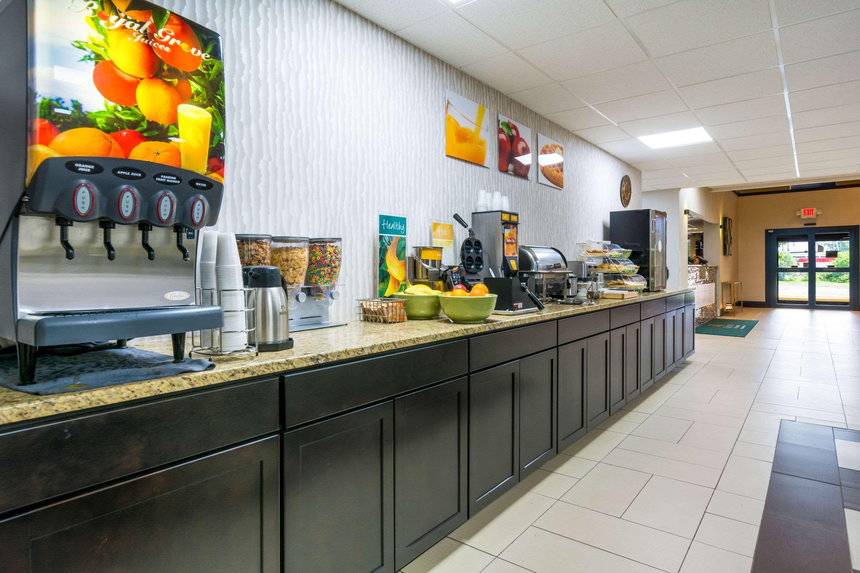 Quality Inn & Suites Sellersburg Exteriér fotografie