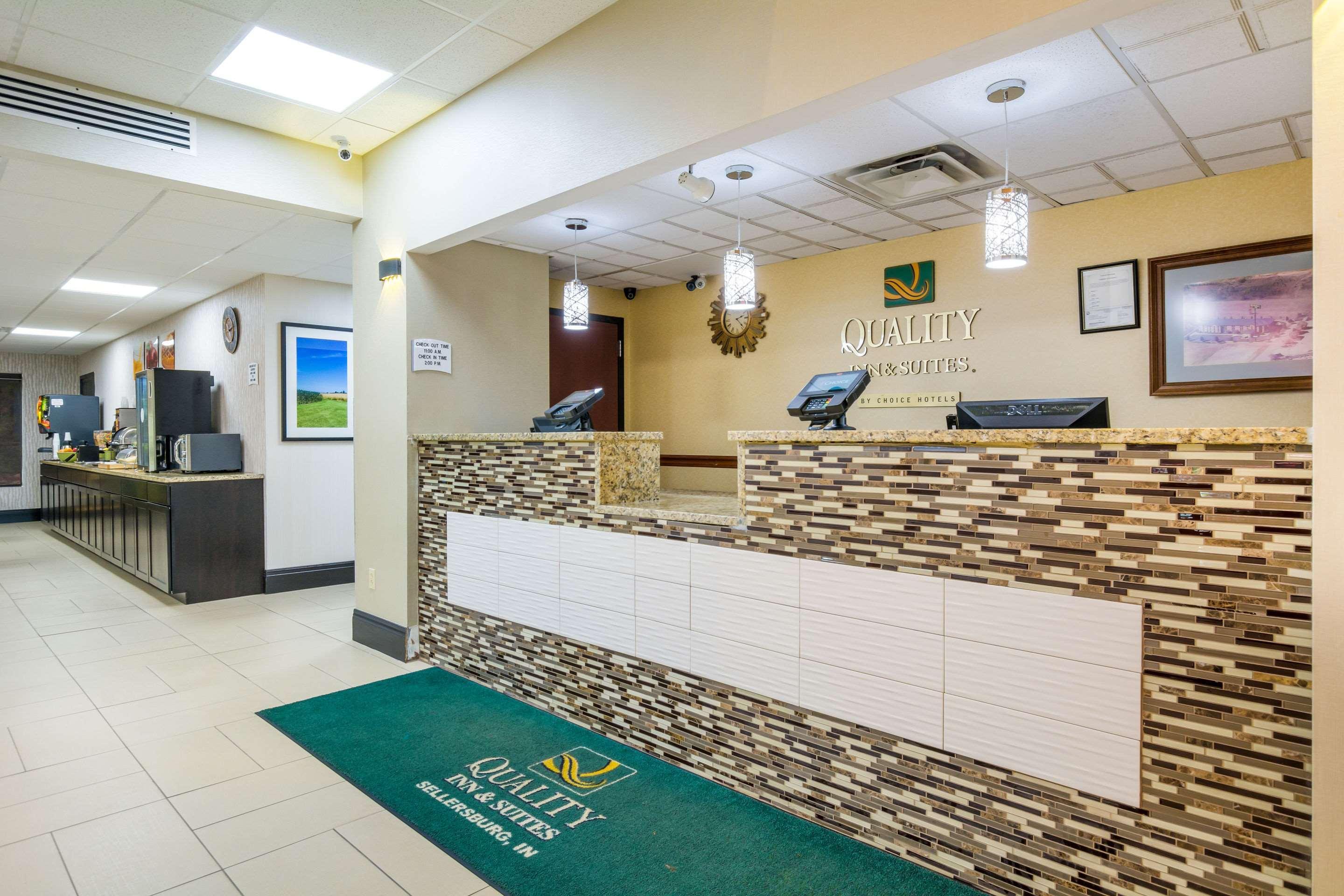 Quality Inn & Suites Sellersburg Exteriér fotografie