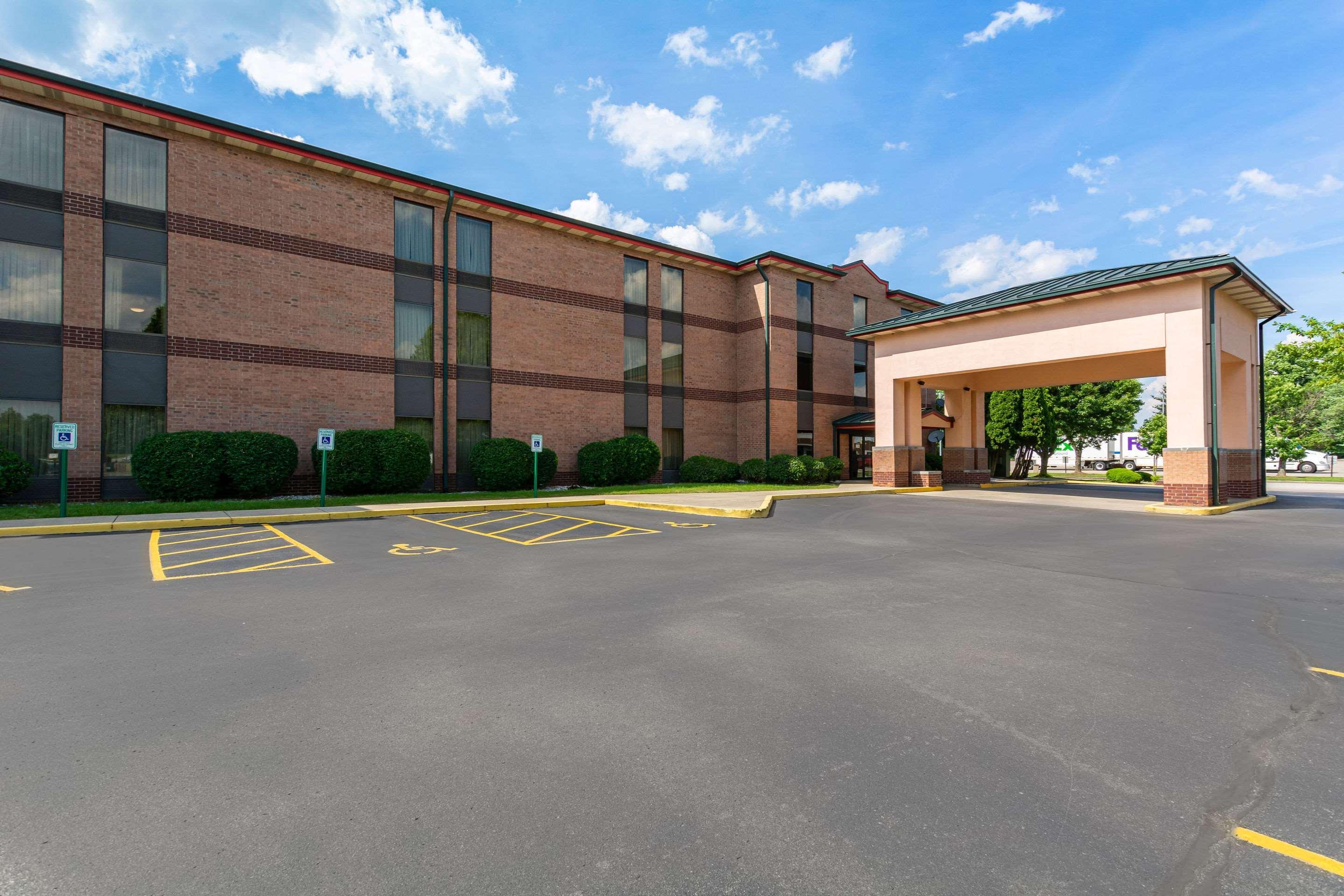 Quality Inn & Suites Sellersburg Exteriér fotografie