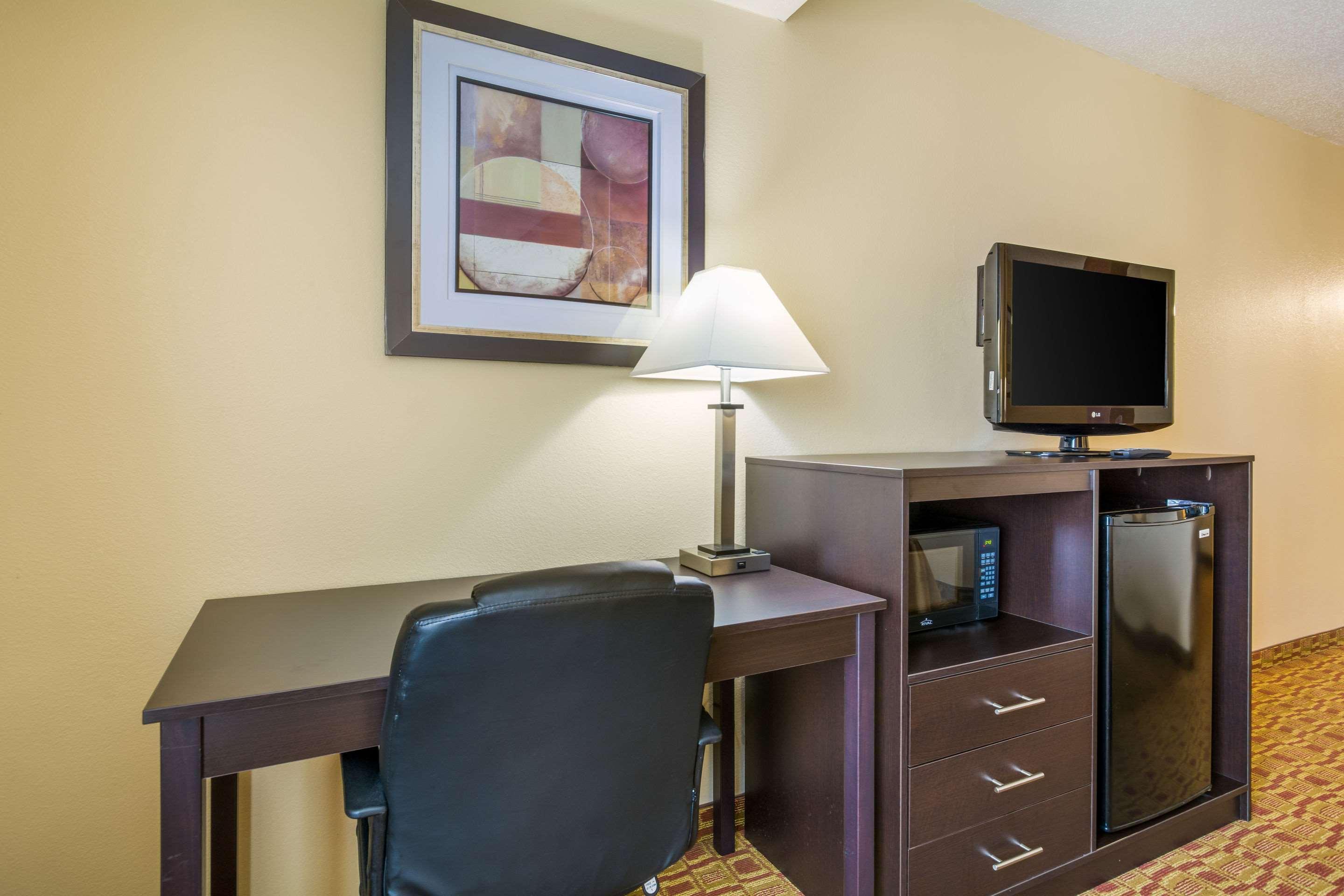 Quality Inn & Suites Sellersburg Exteriér fotografie