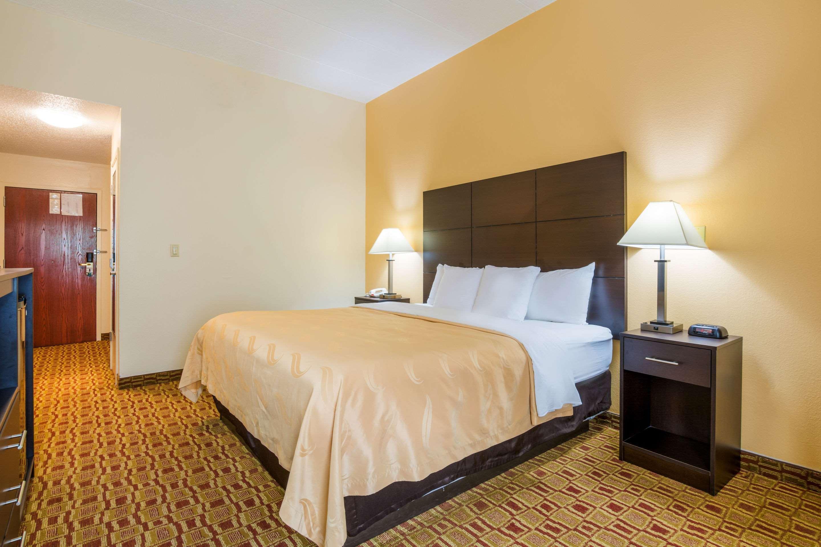Quality Inn & Suites Sellersburg Exteriér fotografie