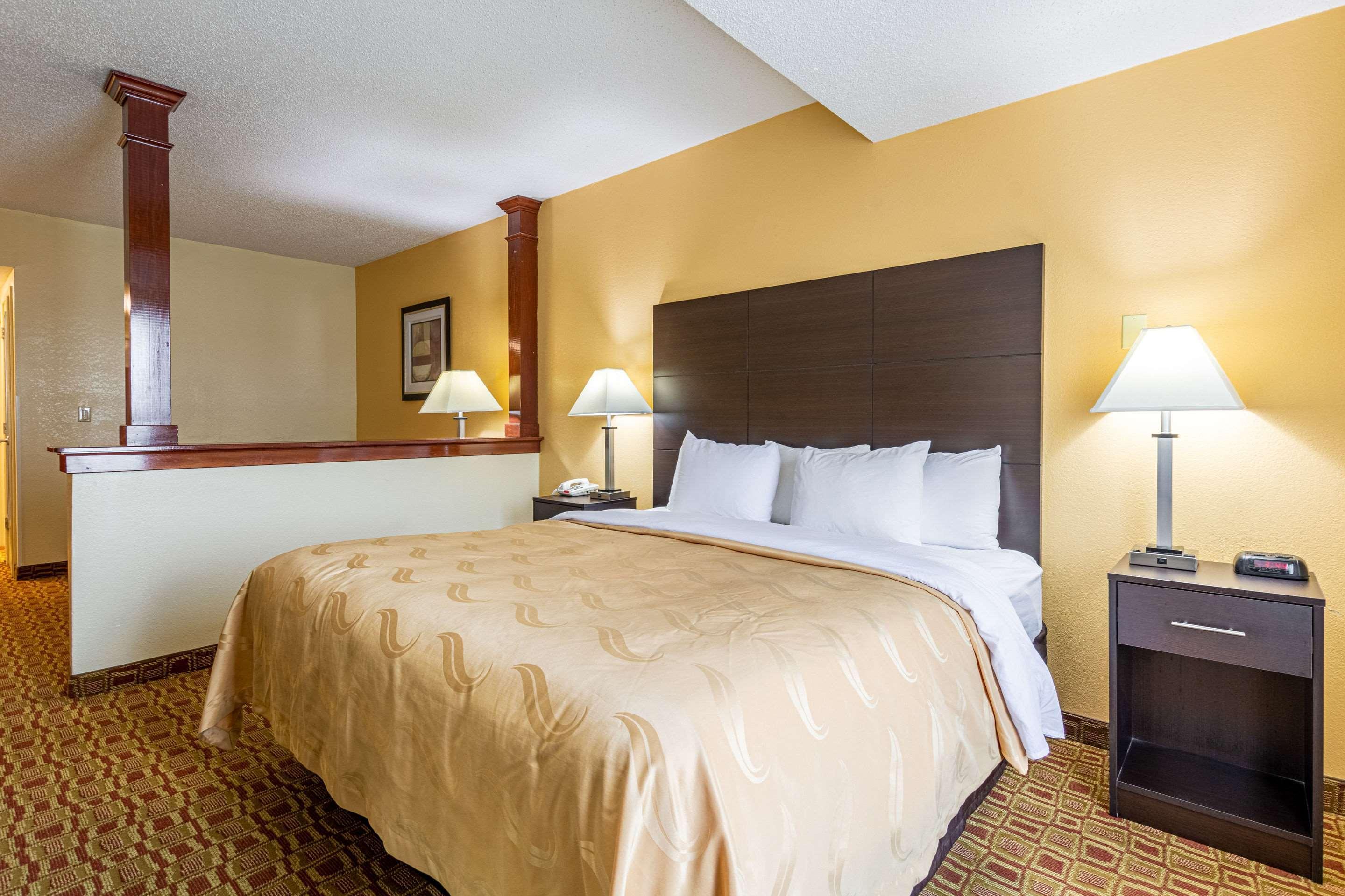 Quality Inn & Suites Sellersburg Exteriér fotografie