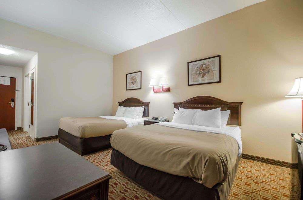 Quality Inn & Suites Sellersburg Exteriér fotografie