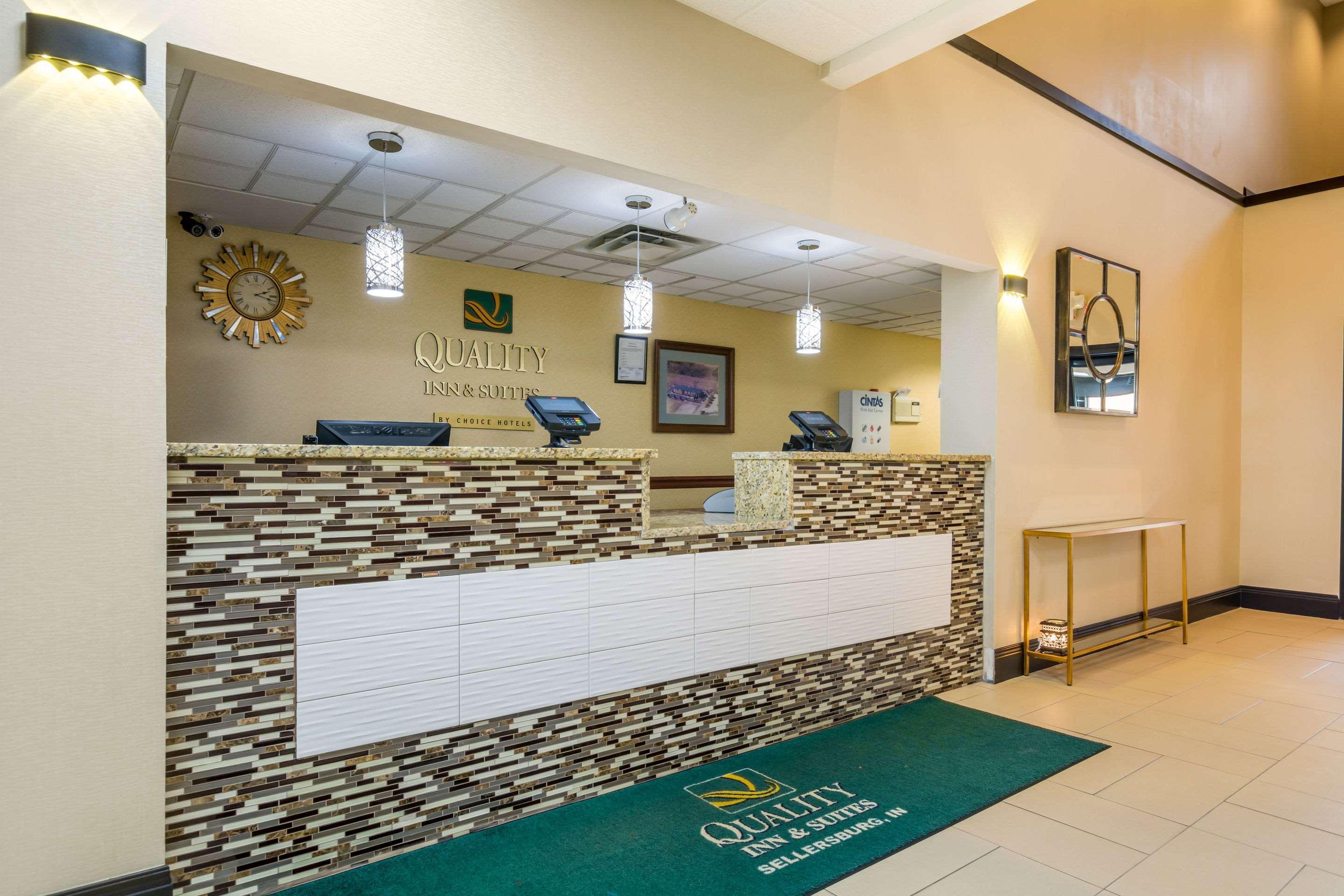 Quality Inn & Suites Sellersburg Exteriér fotografie