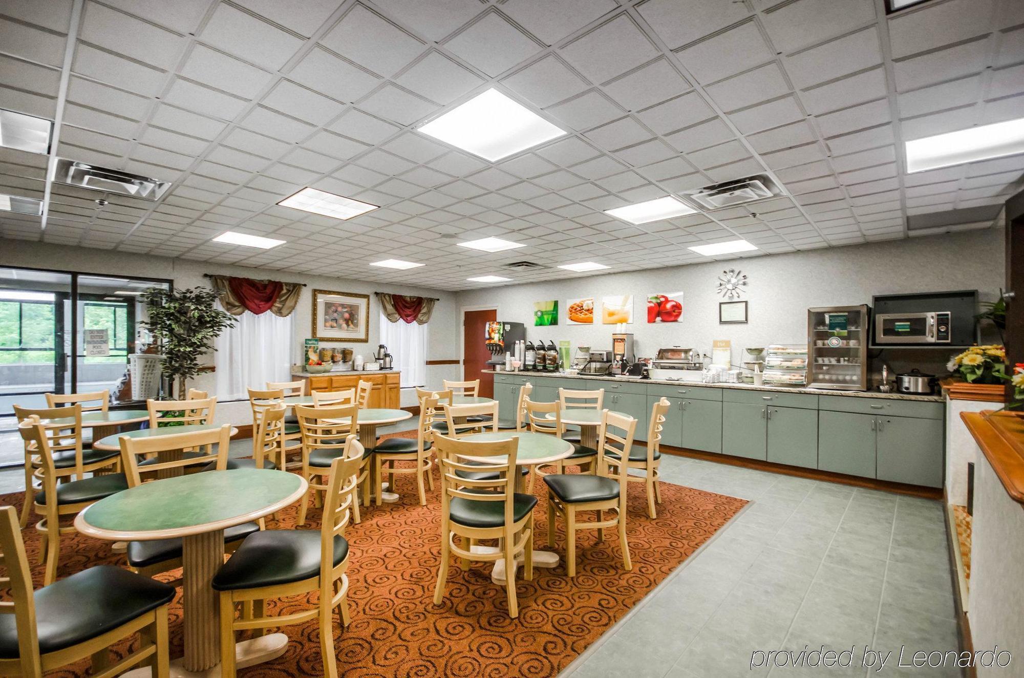 Quality Inn & Suites Sellersburg Exteriér fotografie
